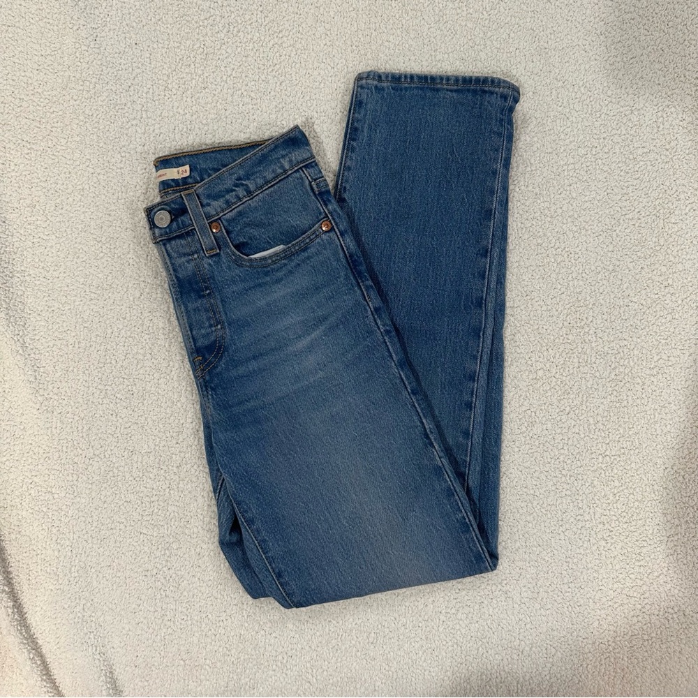 Levi’s premium wedgie straight jeans 24